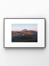 Carregar imagem no visualizador da galeria, "Volcano"