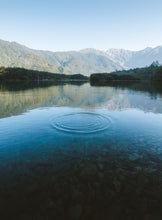 Carregar imagem no visualizador da galeria, "Clear water"