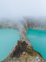 โหลดรูปภาพลงในเครื่องมือใช้ดูของ Gallery "Emerald volcano"